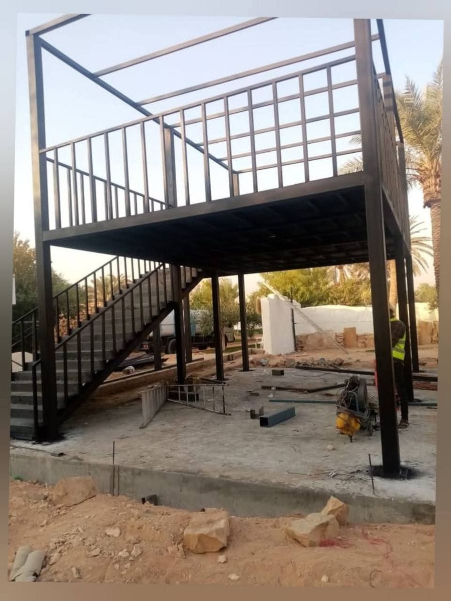 هيكل حديد دورين بسلم ودرابزين